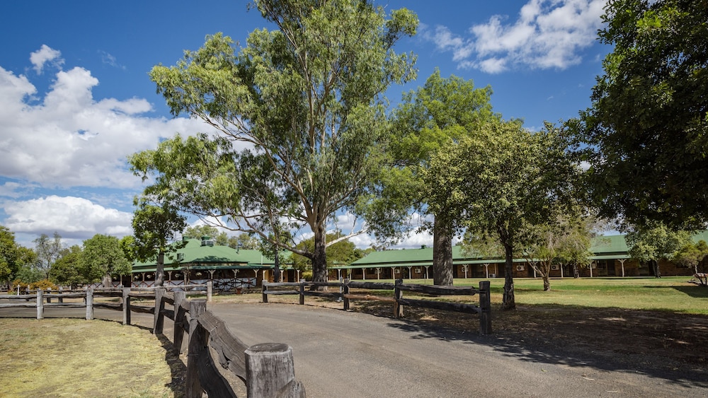 Overlander Homestead Motel 11/31