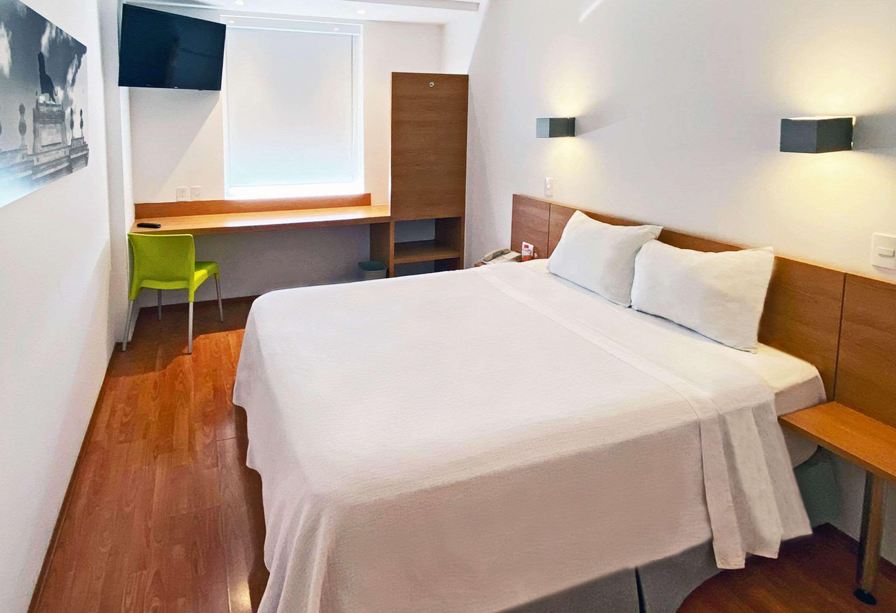 ROOM, QUEEN BED, ACCESSIBLE