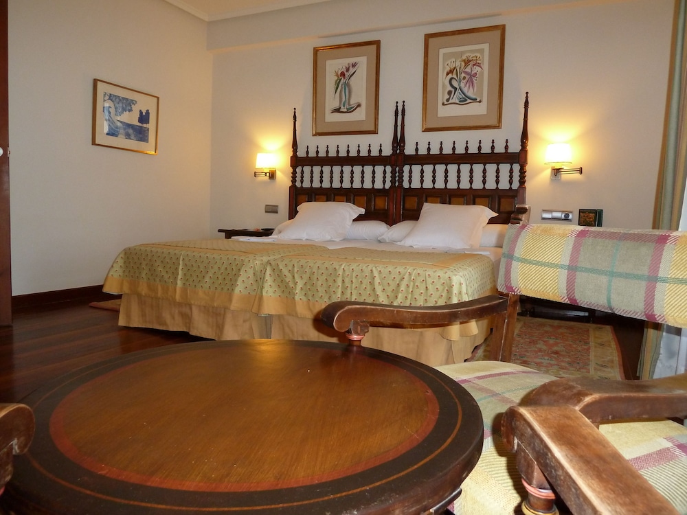 غرفة قياسية بسريرين منفصلين، Parador De Calahorra 10/10