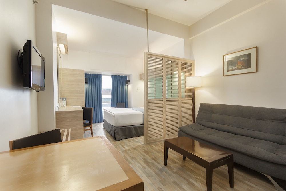 Microtel by Wyndham Mall of Asia 35/44