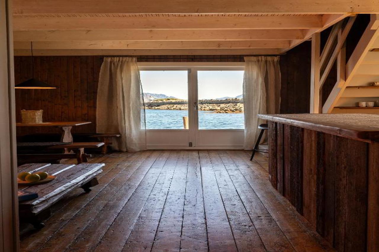 Astra Village - Waterfront Rorbu Cabins in Lofoten 8/25