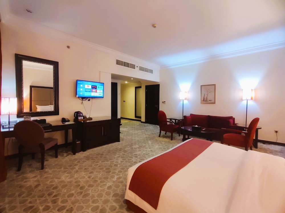 Grand Regal Hotel 13/60