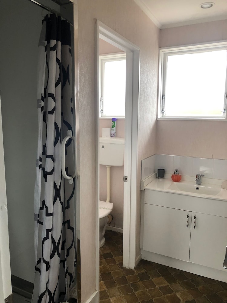2 Bedrooms, King and Twin Beds