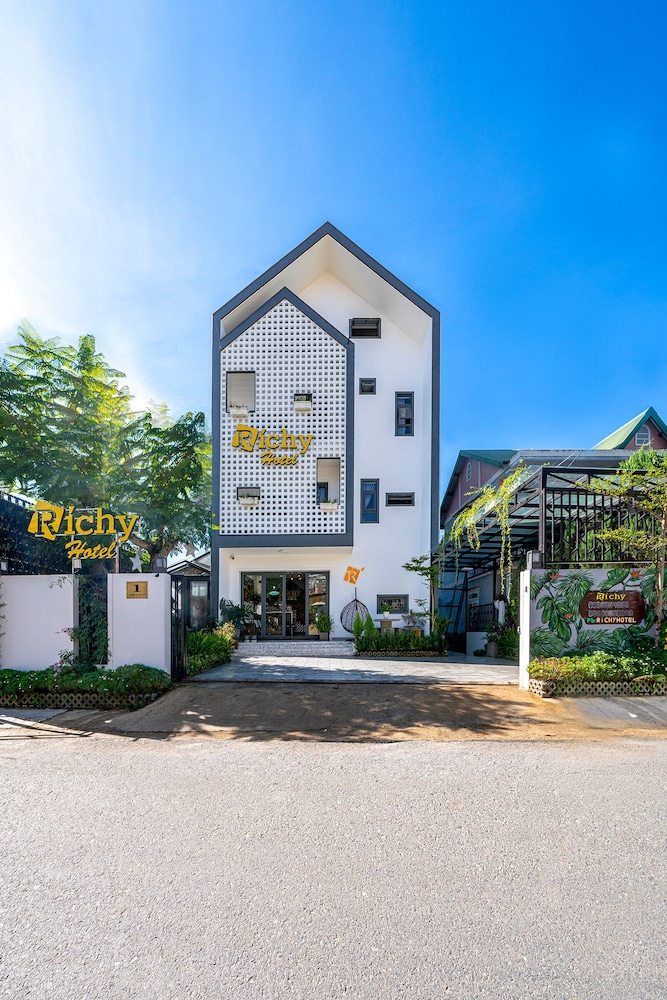 Richy Hotel 35/40