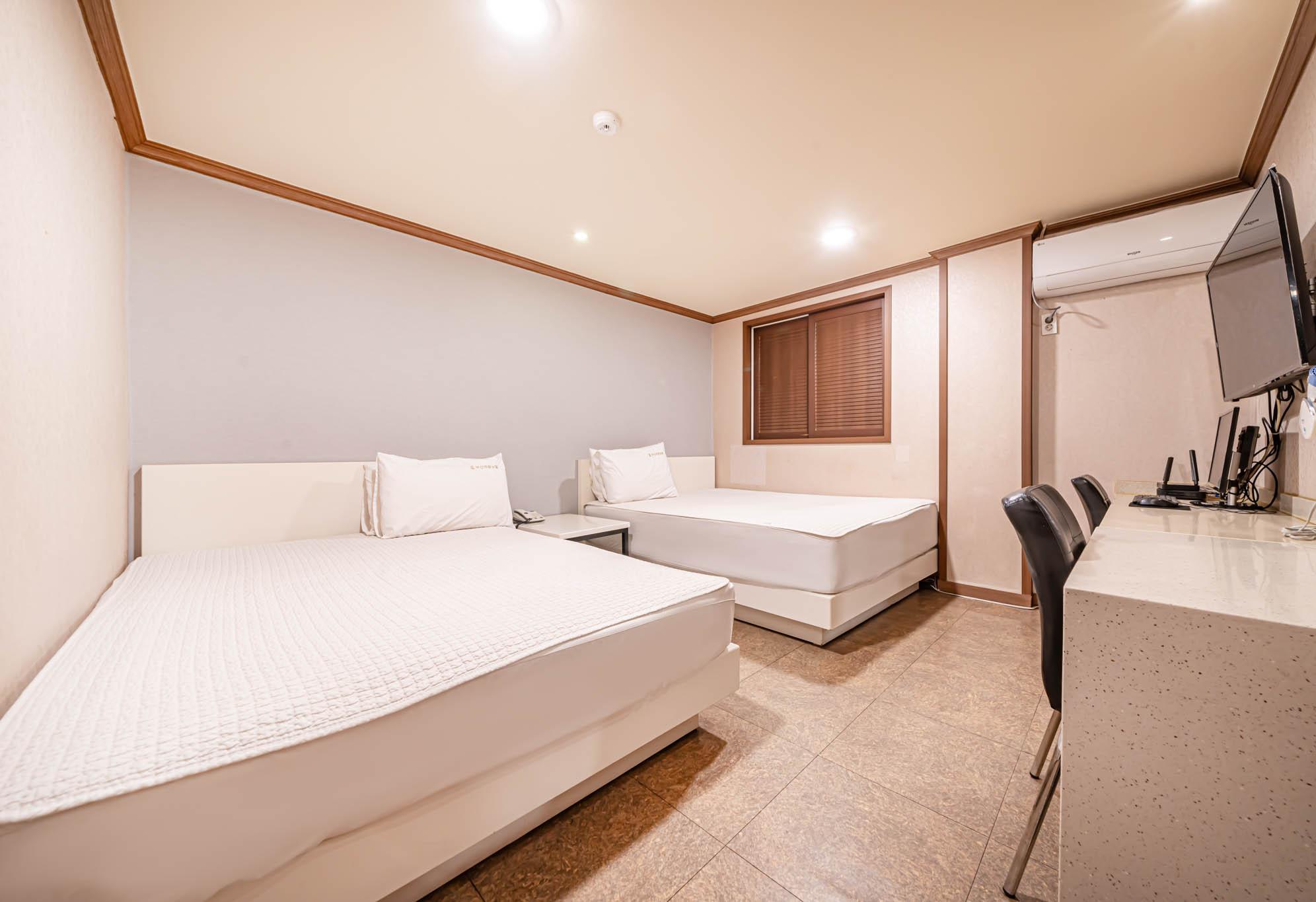 Vip, Room Assigned on Arrival, Twin Beds, Building B
