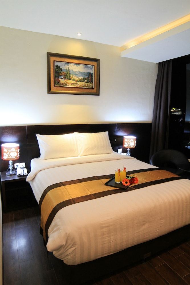 Continent Centrepoint Panakkukang Makassar 7/15
