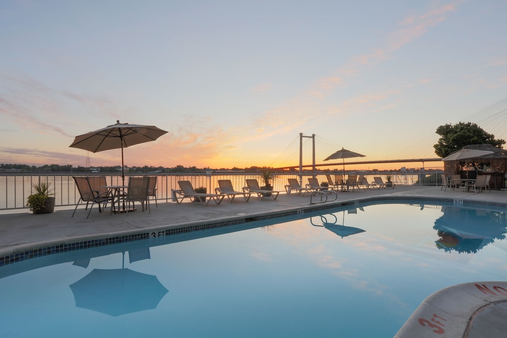 Clover Island Inn 3/54