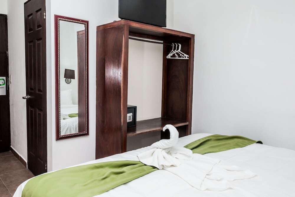 Hotel Coco Palms 16/76