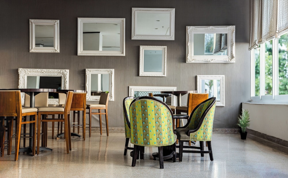 Sherry Frontenac Oceanfront Hotel 36/49