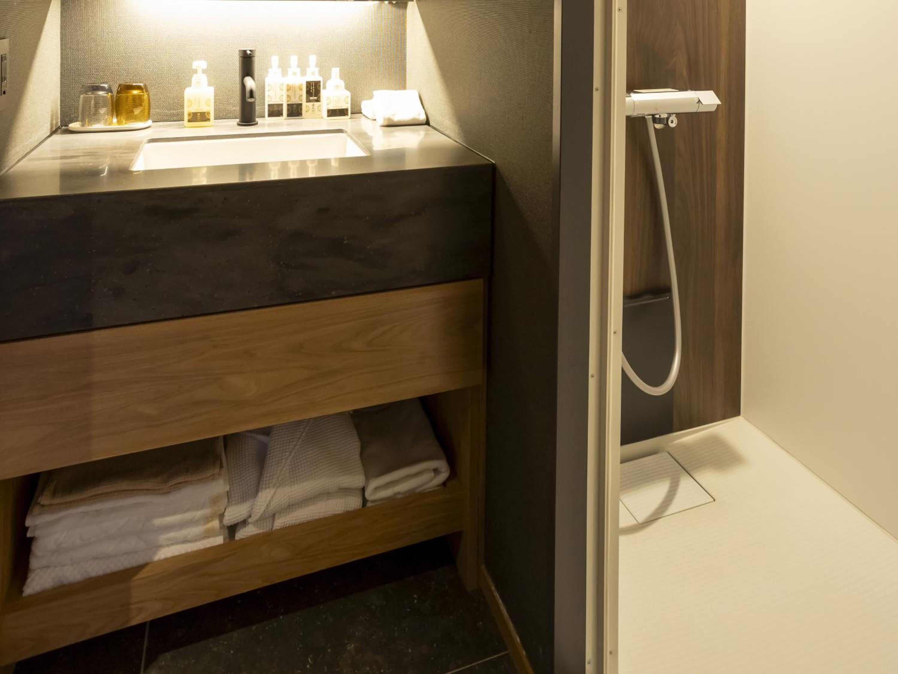 Room, Twin Beds, Outdoor Bath