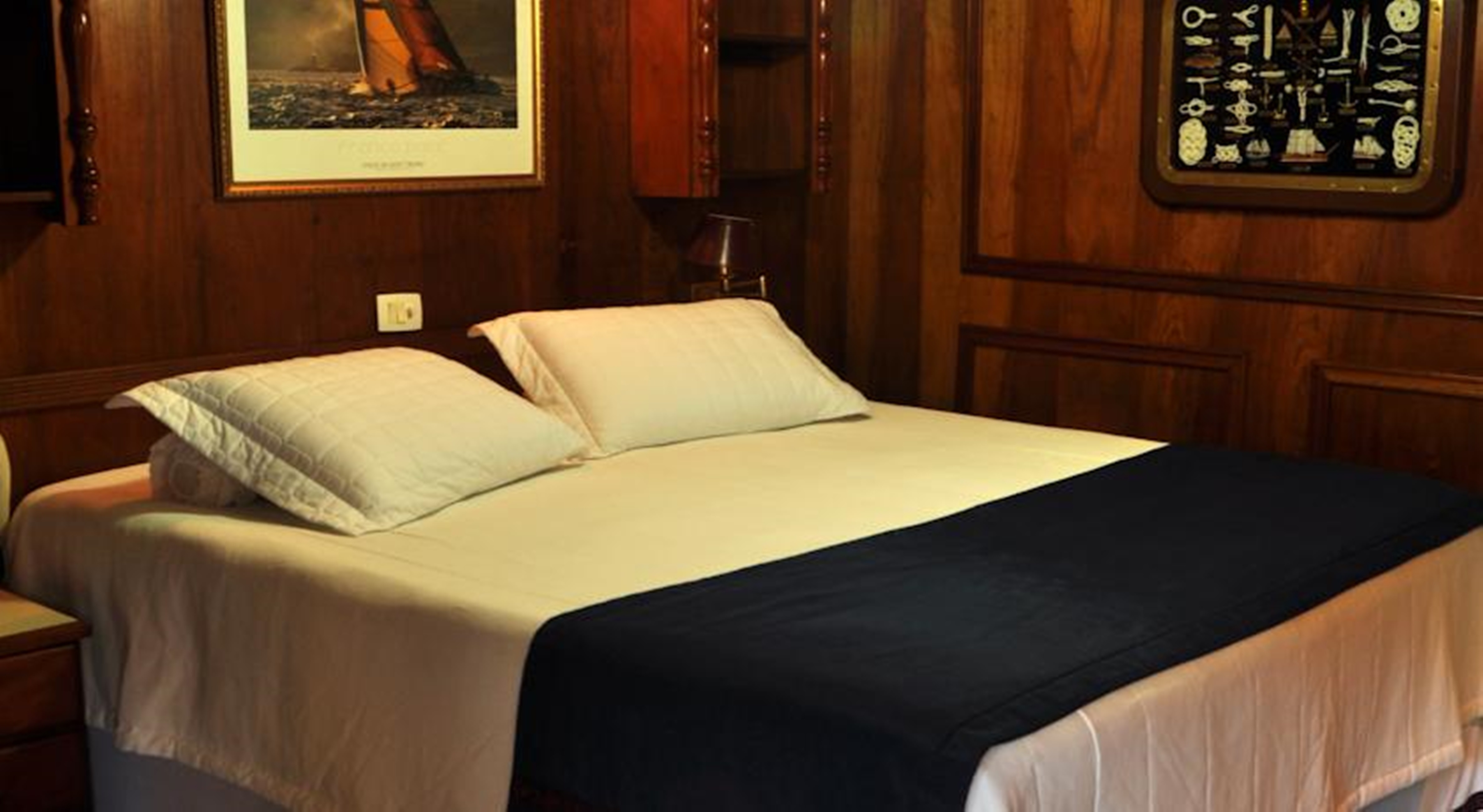 MASTER, SUITE, DOUBLE BED