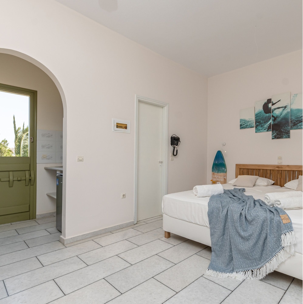 Deluxe, Studio, Suite, Studios Vrettos 2/4