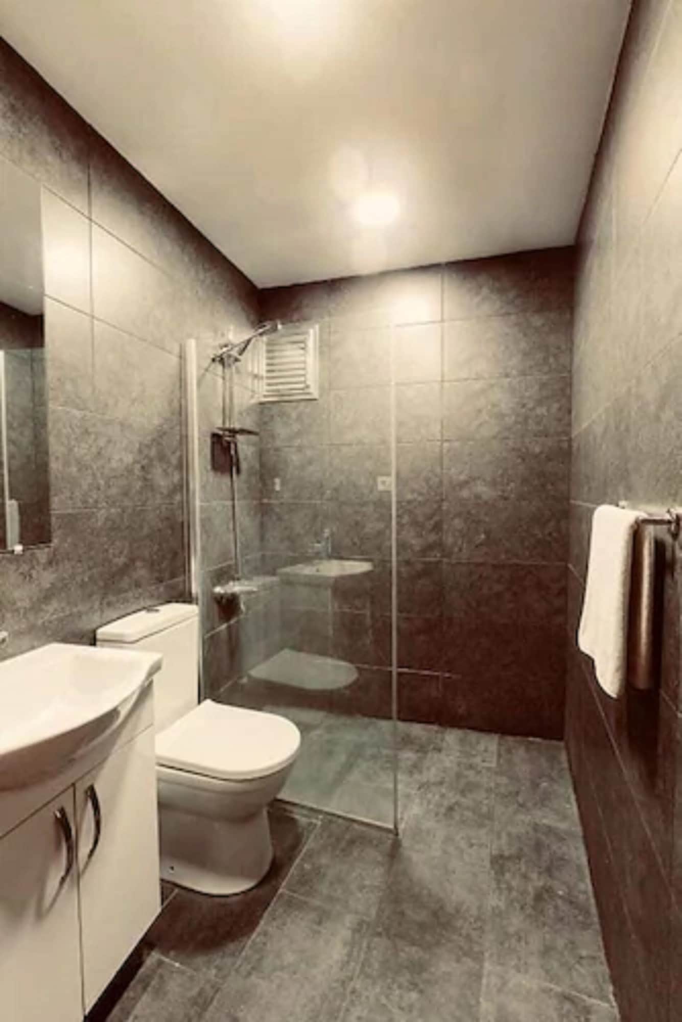 غرفة أساسية مفردة بسرير مزدوج بحمام مشترك، Cheers Midtown Hostel 4/4