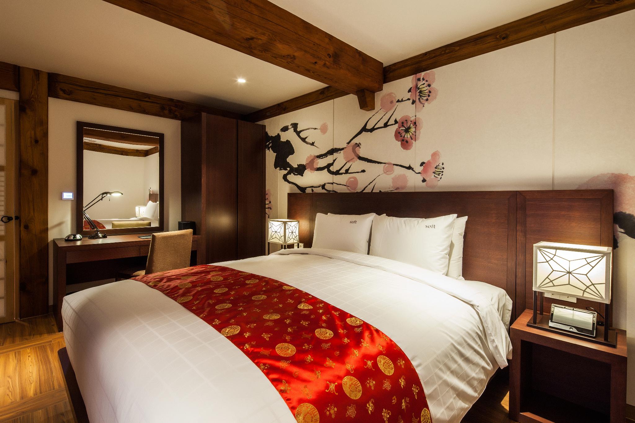 Heritage, Garden, Suite