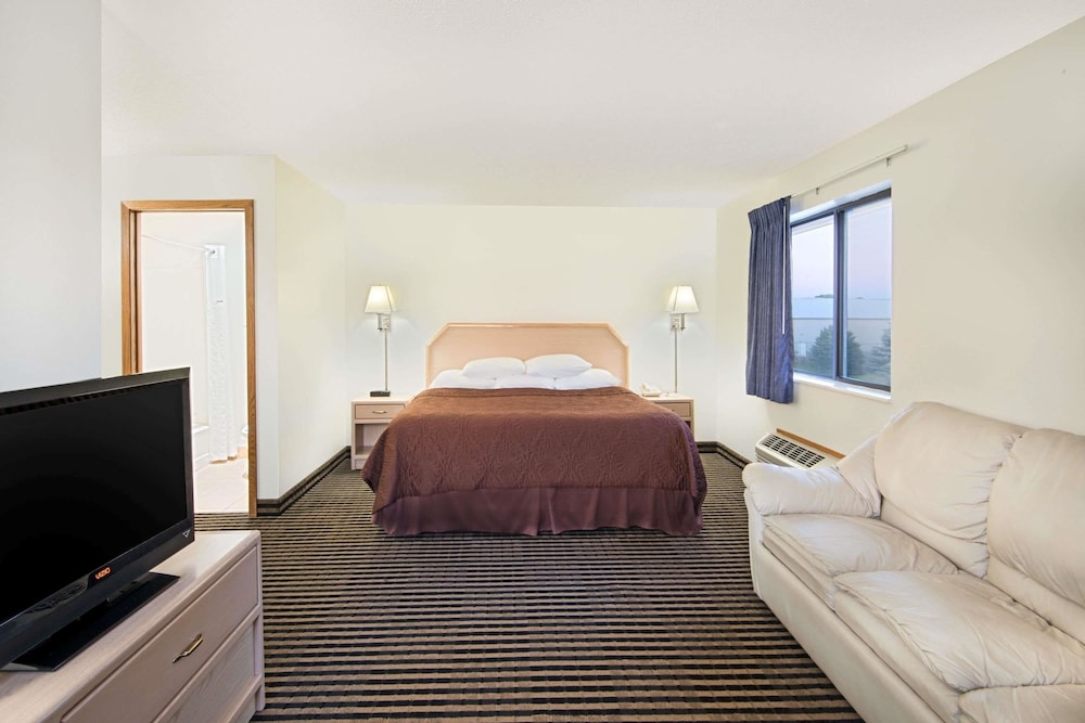 Super 8 by Wyndham Humboldt 23/48