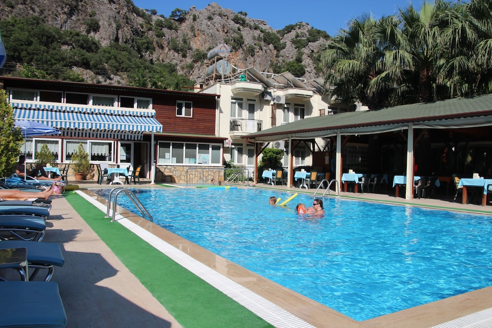 Canada Hotel & Bungalows 41/50