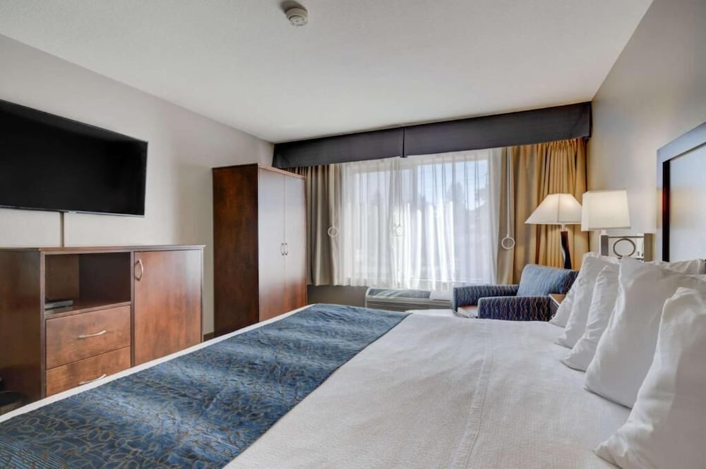 Standard, King Bed, Balcony or Patio