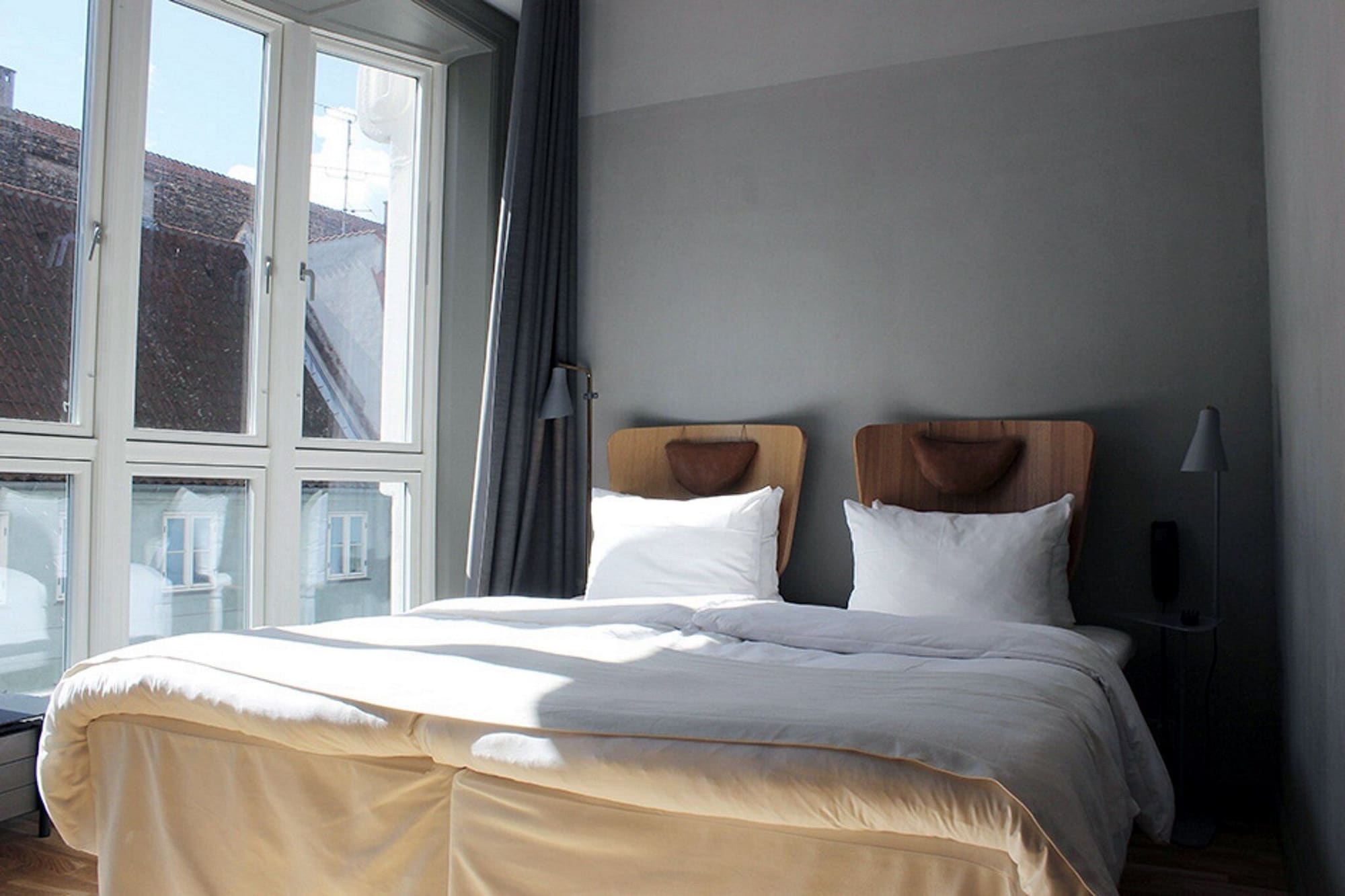 SUPERIOR, DOUBLE OR TWIN BED