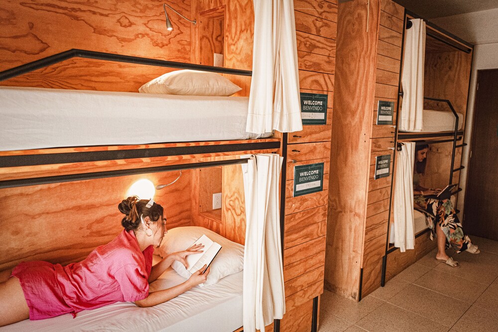 Nomads Hotel Hostel And Bar 26/55