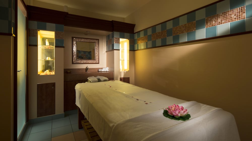 DISNEYLAND HOTEL 29/62