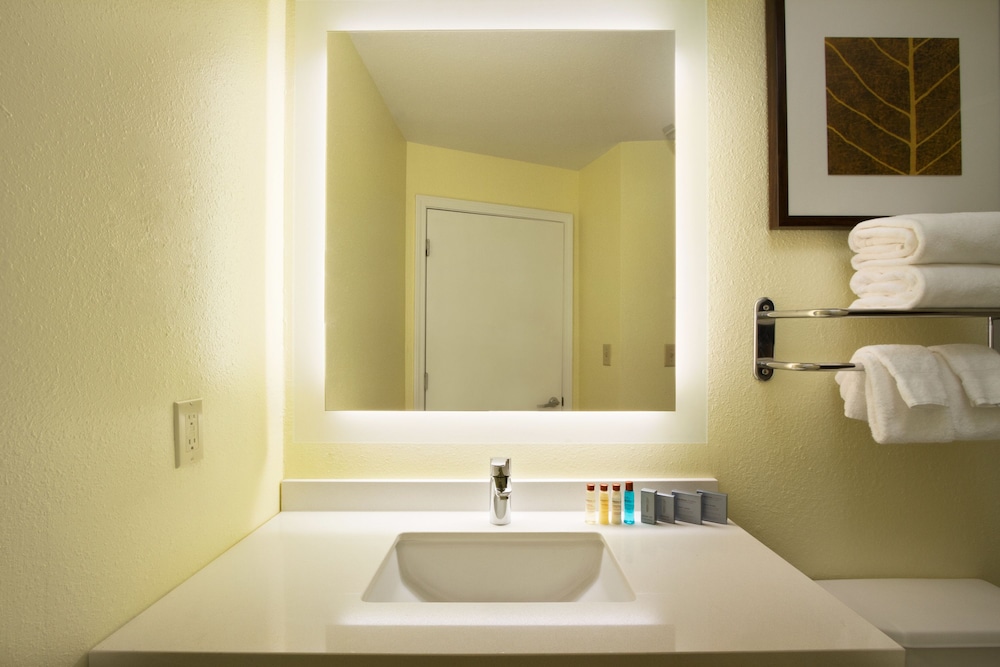 MainStay Suites Omaha Old Mill 3/21