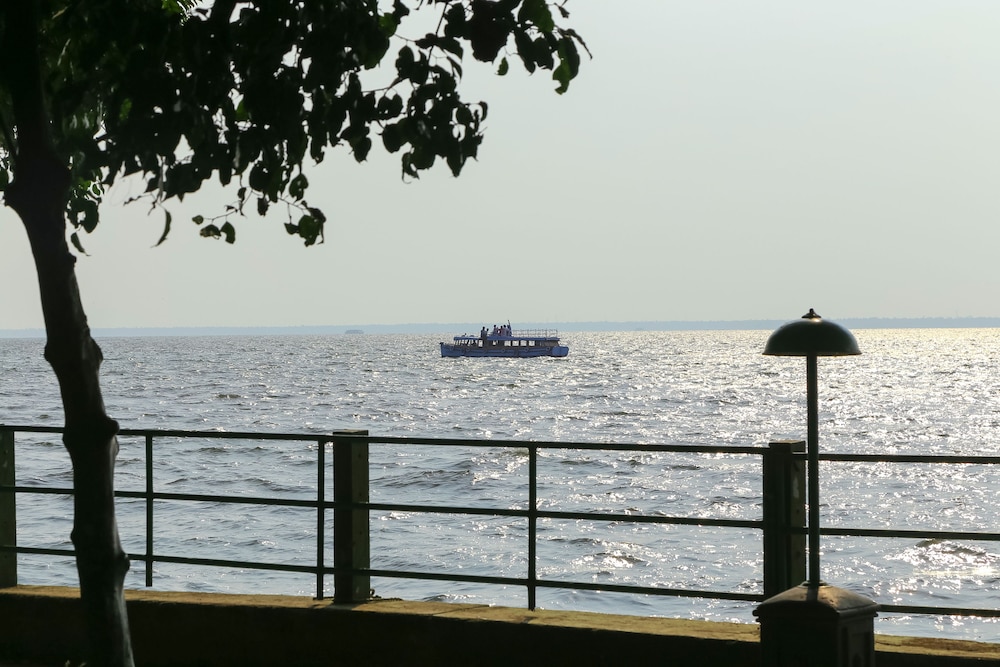 Illikkalam Lakeside Cottages 60/66