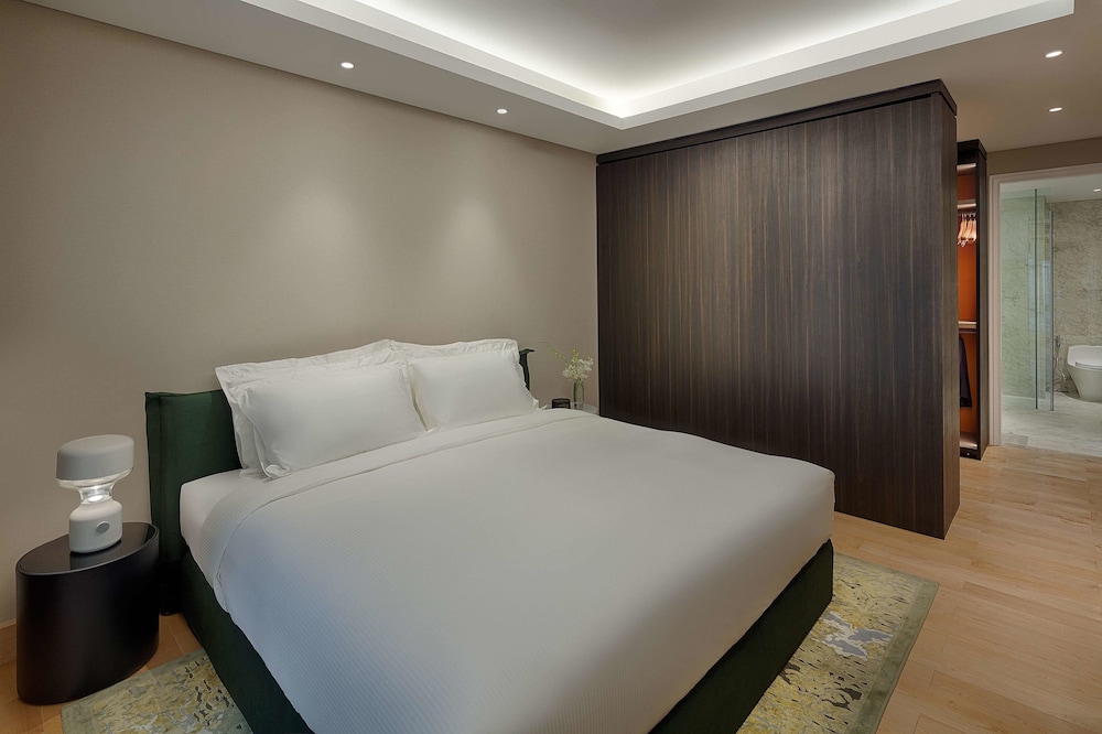 SHERWOOD SUITES 16/74