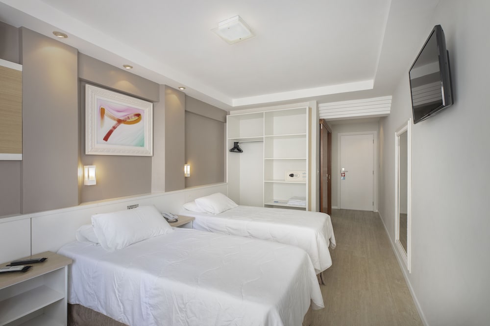 EXECUTIVE, TRIPLE, 3 BEDS