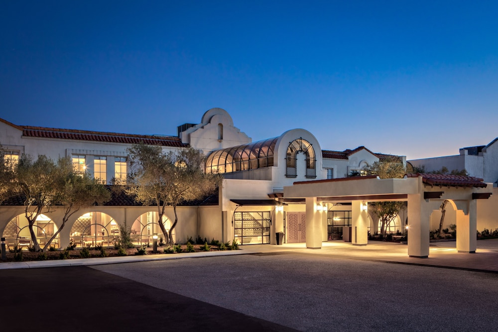 Chaminade Resort and Spa 2/73