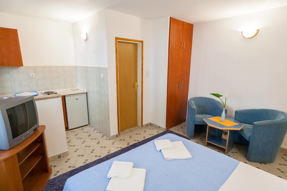 Villa Mitrovic 33/50