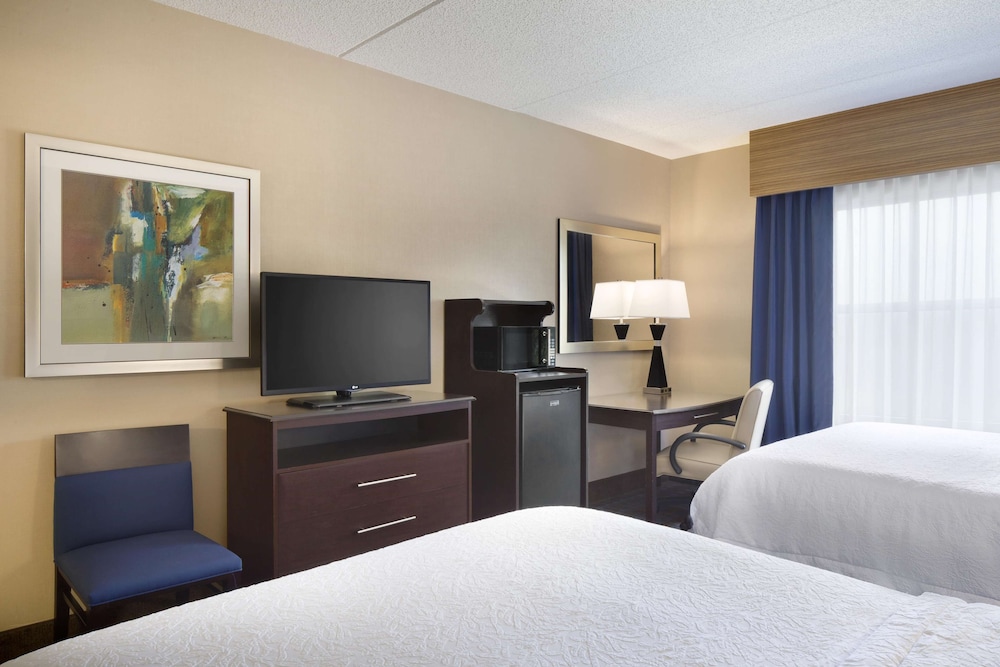 Hampton Inn & Suites Camp Springs/ Andrews Afb 6/29