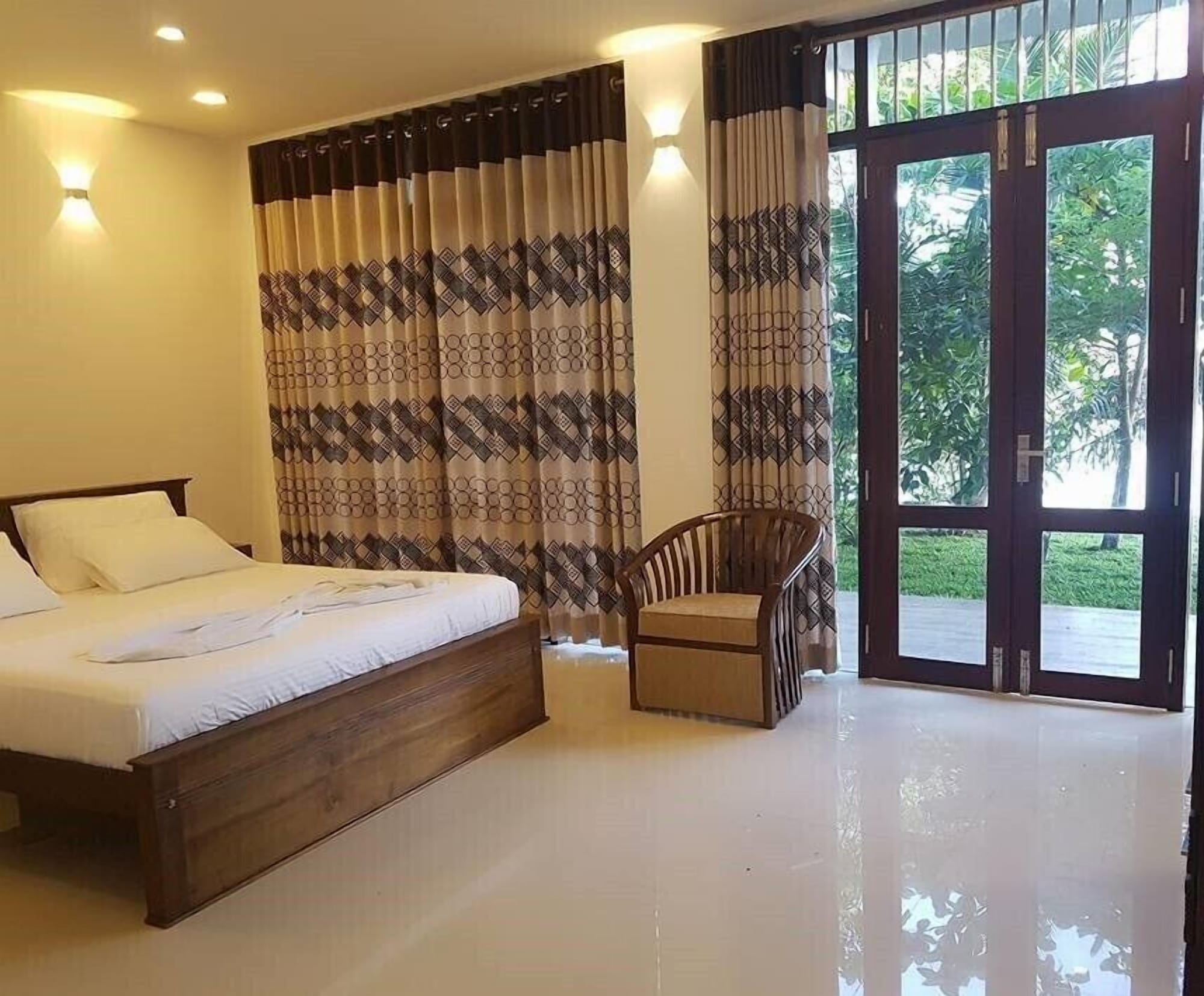 DELUXE, KING BED, LAGOON VIEW, POOL SIDE
