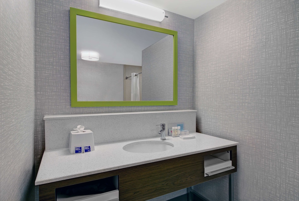 Hampton Inn & Suites Syracuse Dewitt 10/34
