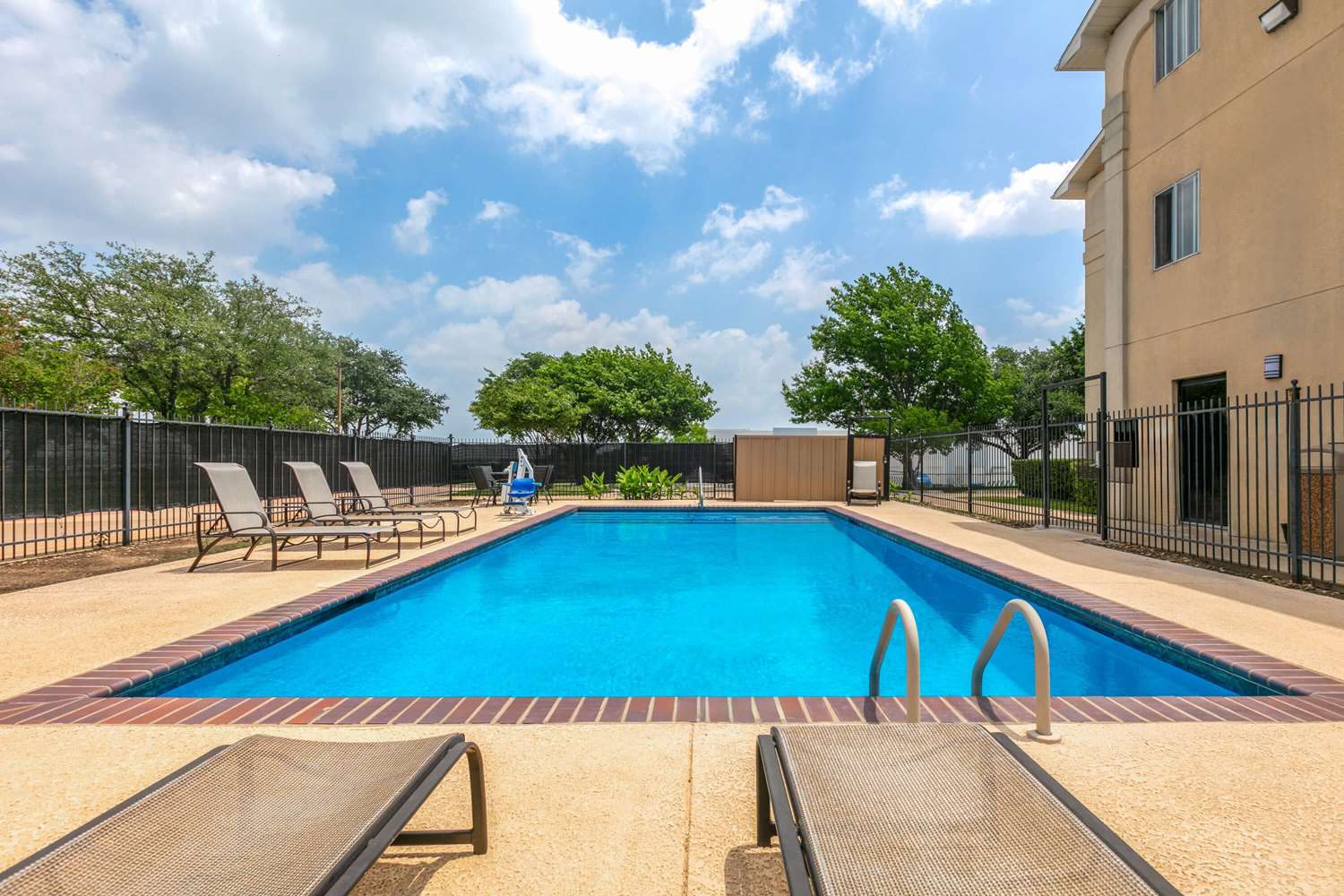 Super 8 By Wyndham Grapevine Dfw Airport Northwest 33/36