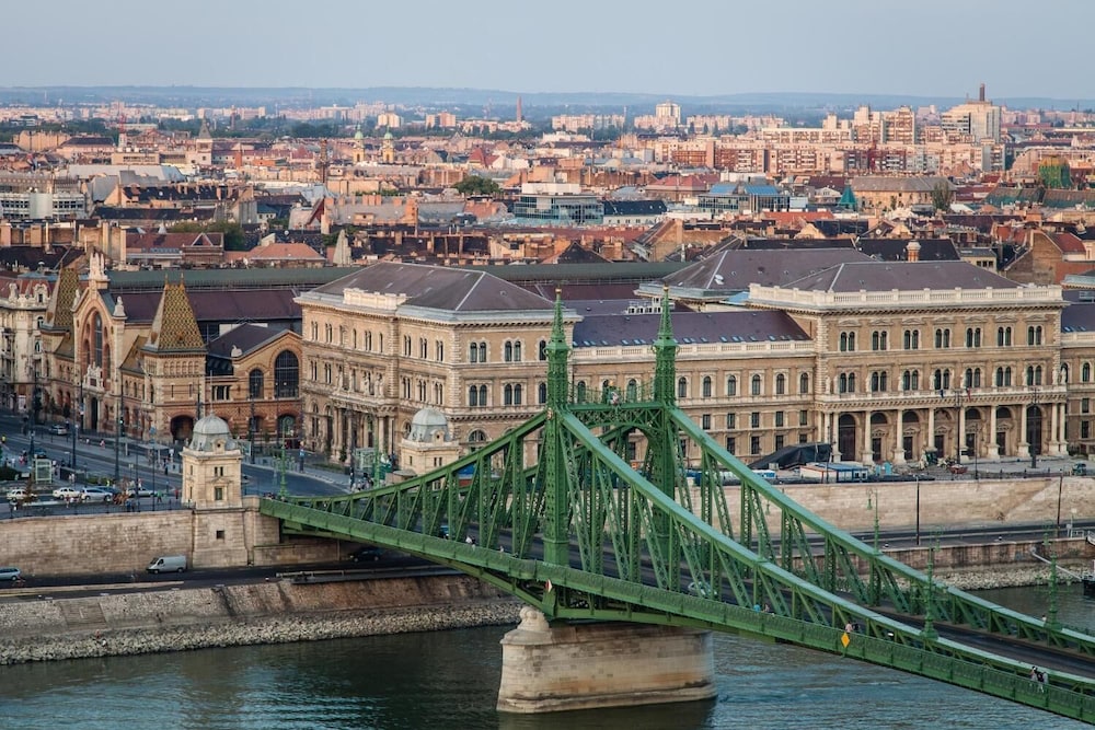 Budapest Passage 32/39