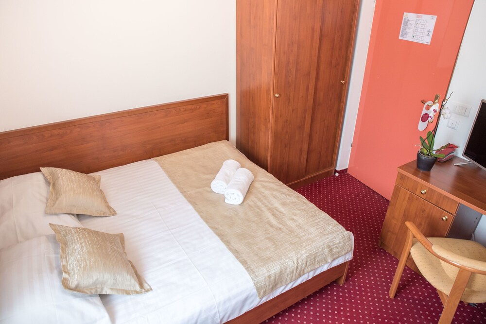 Hotel Krilo 19/71
