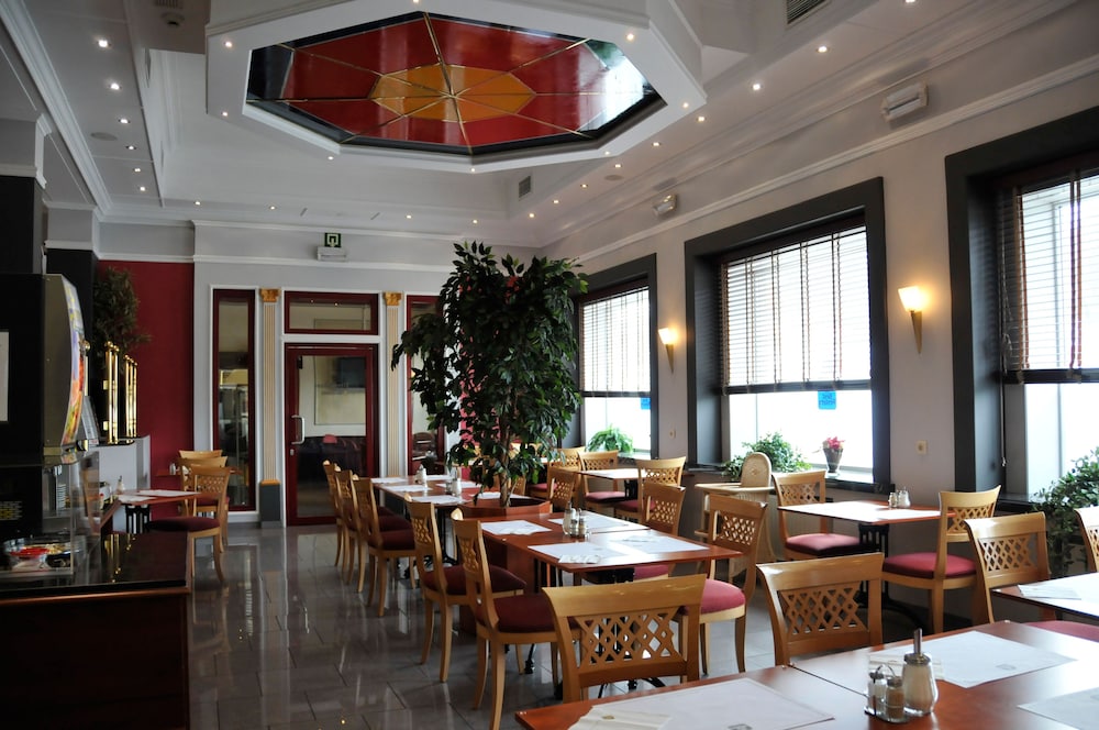 restaurant cafeteria