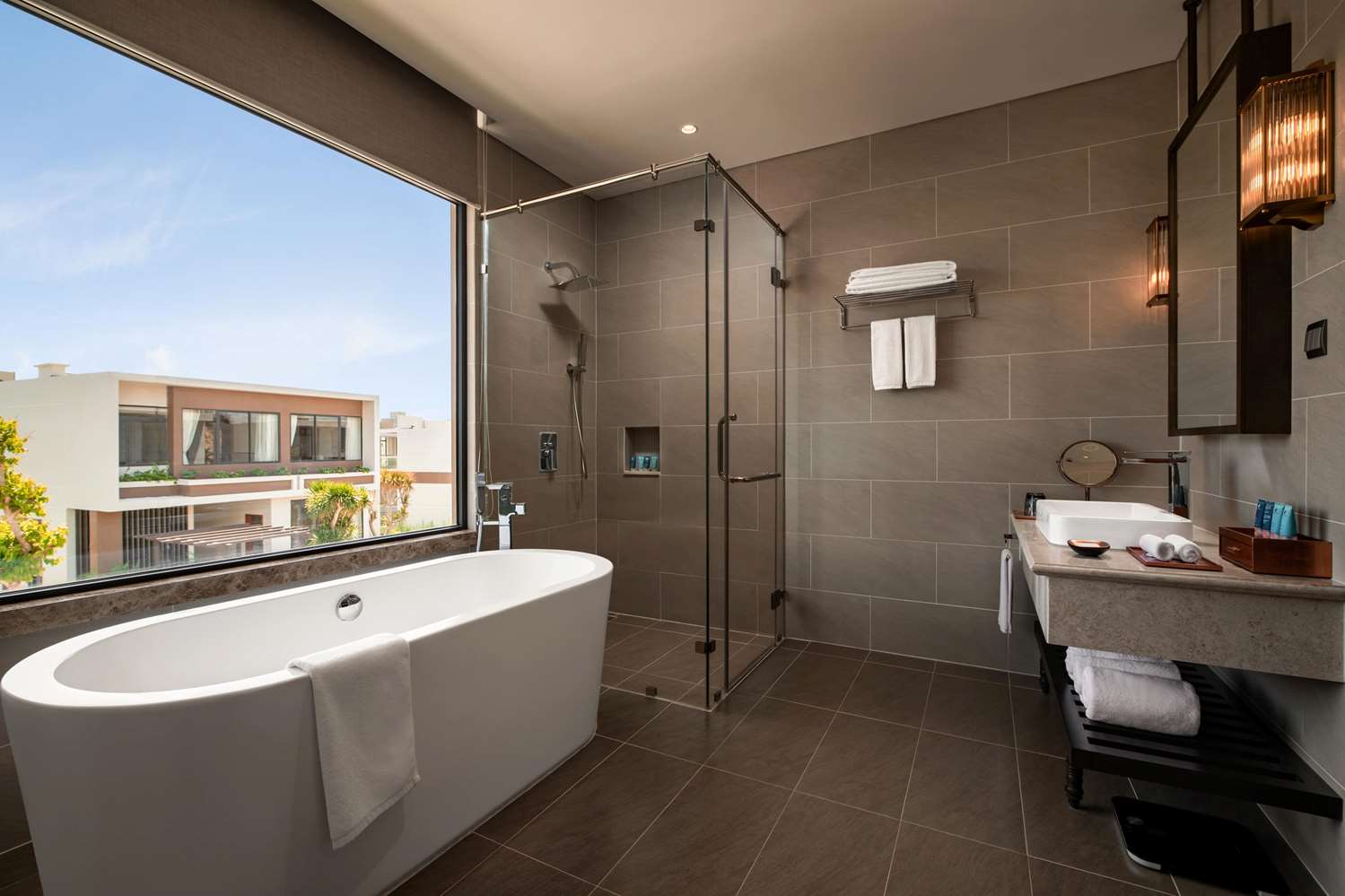 Wyndham Grand KN Paradise Cam Ranh 43/44