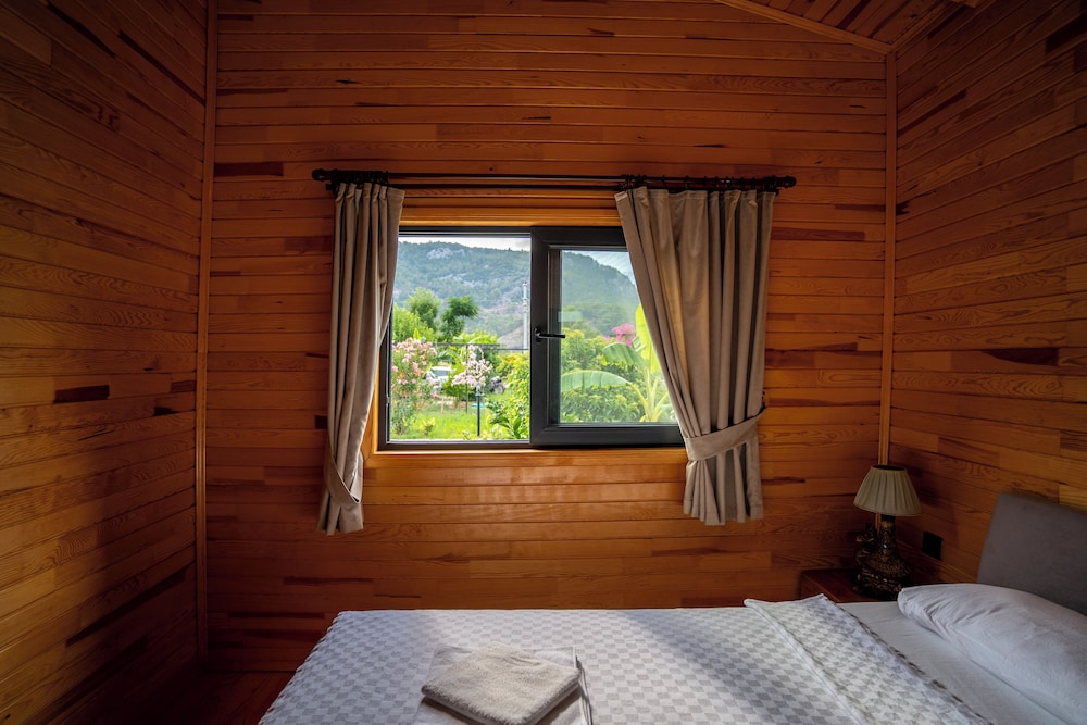 Lemon Garden Lodge 15/50
