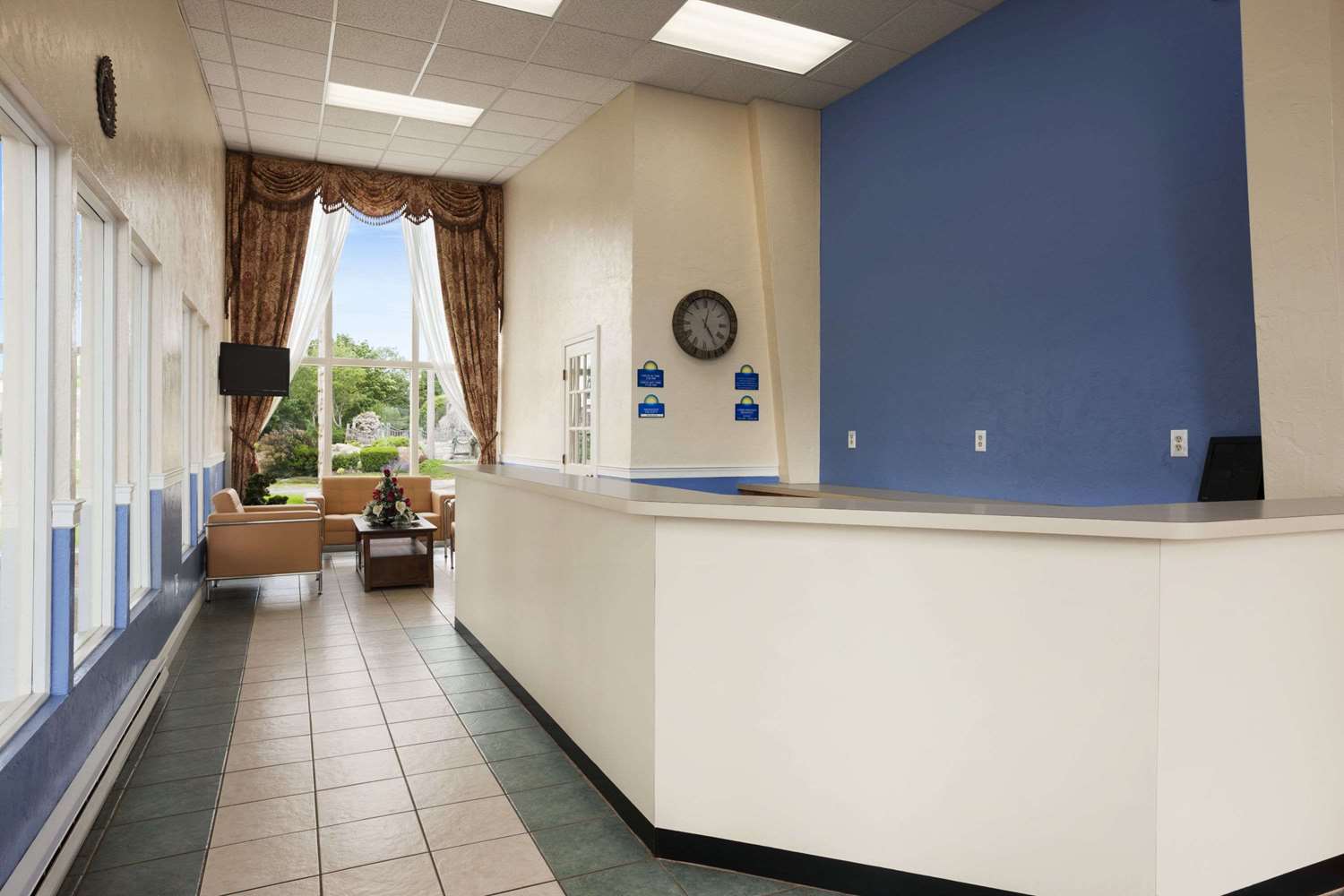 Days Inn By Wyndham West Yarmouth/Hyannis Cape Cod Area 4/16