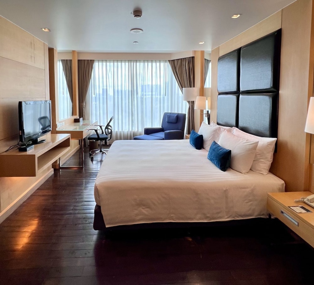 1 BEDROOM, PREMIUM, SUITE, LAKE VIEW