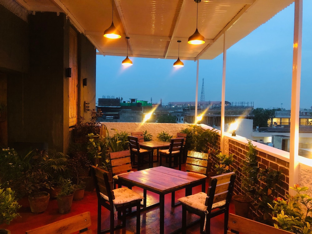 HOTEL CLASSIC INN 38/62