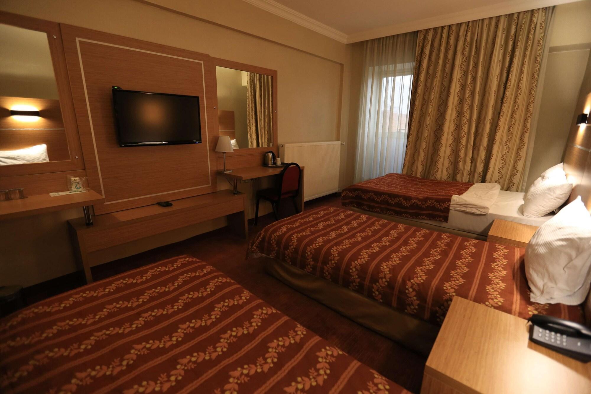 Cali Hotel 17/24