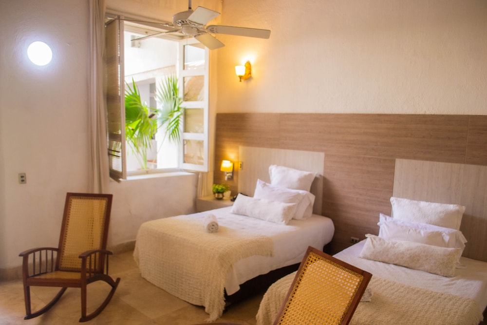 HOTEL BOUTIQUE DON PEPE 13/72