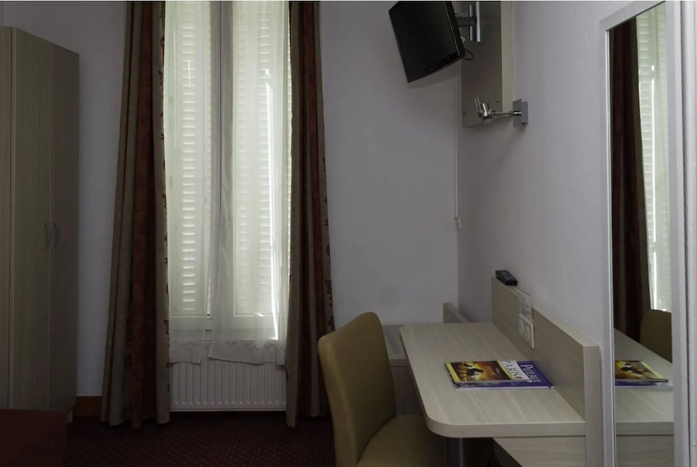 Hotel Paris La Defense 35/43