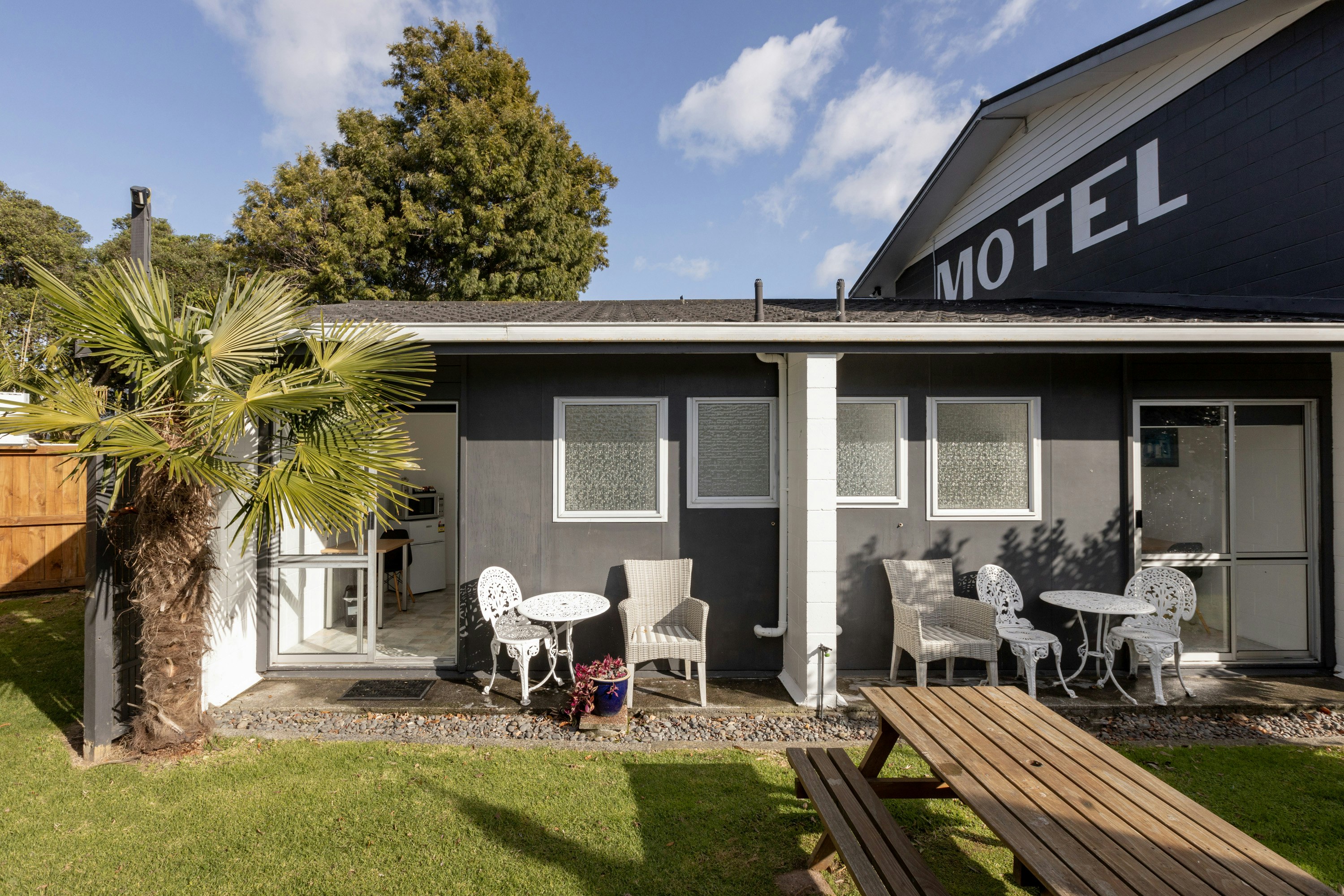Roselands Motel 16/20