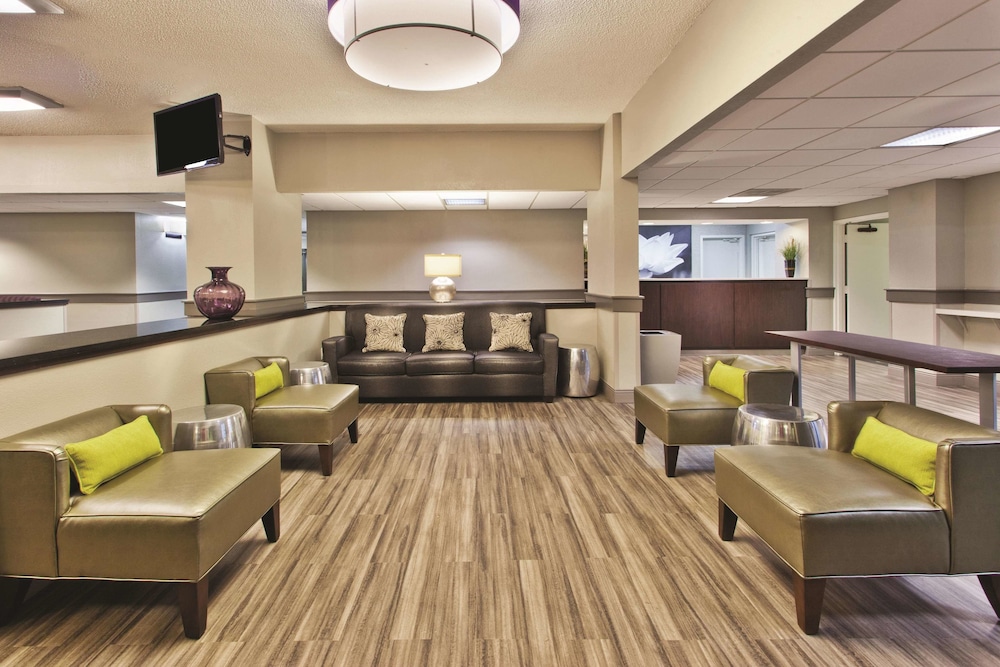 La Quinta Inn & Suites by Wyndham Charleston Riverview 12/31