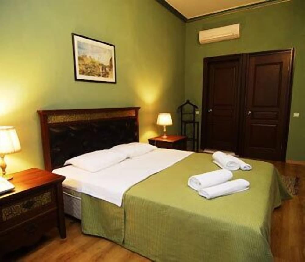 Istanbul Irish Hotel 10/40