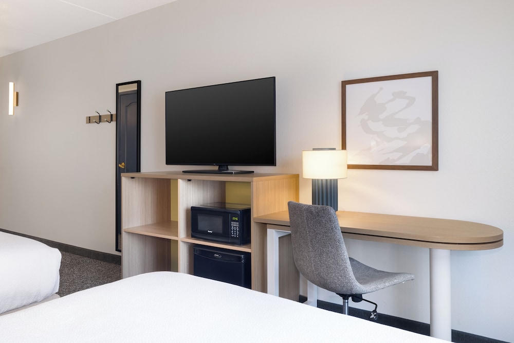 Spark by Hilton California Lexington Park 50/55