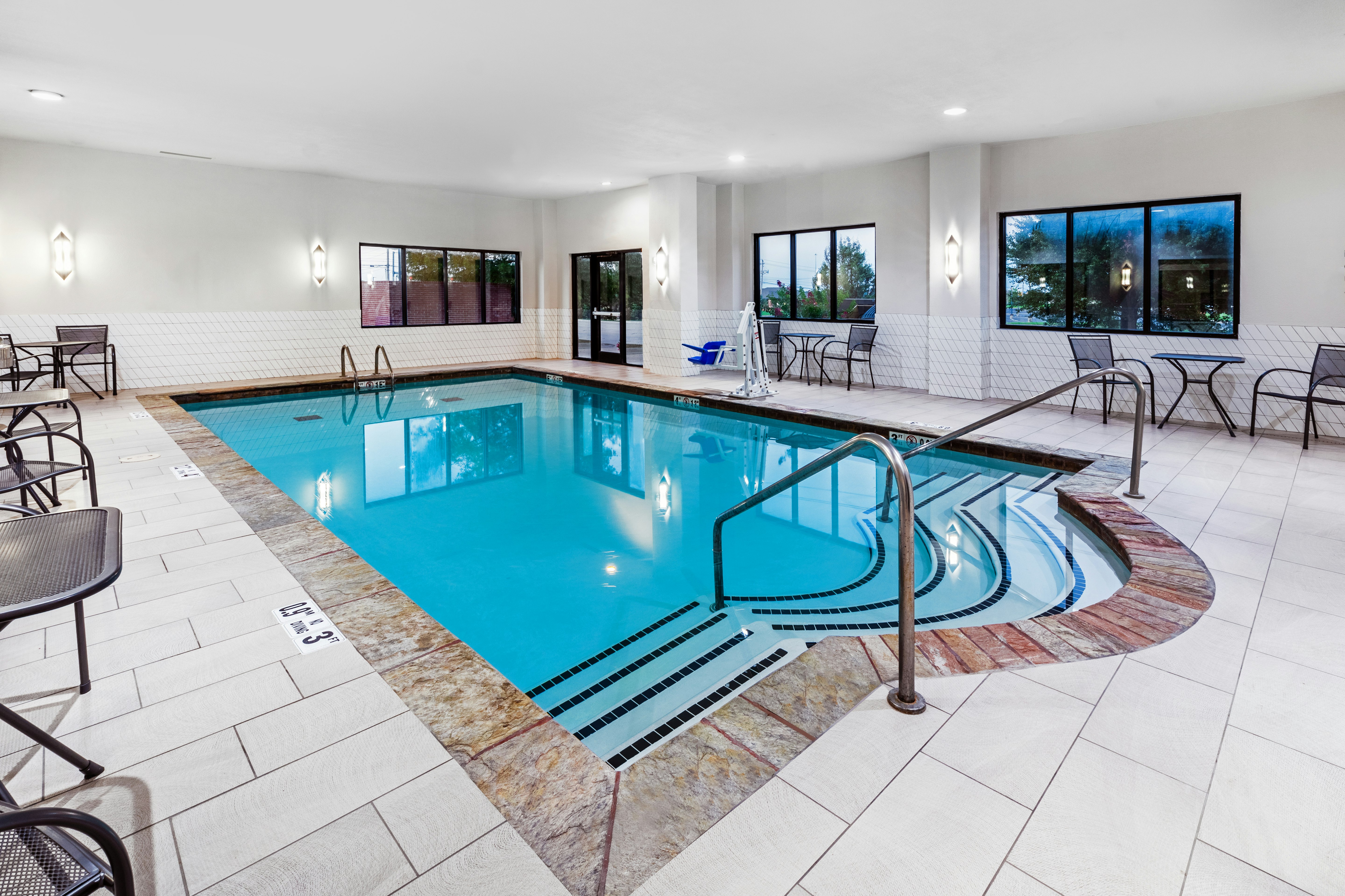 Holiday Inn Hotel & Suites Tulsa South 32/56